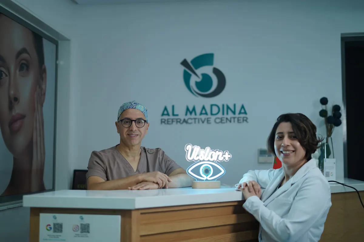L'équipe d'Al Madina Refractive Center à l'accueil du centre